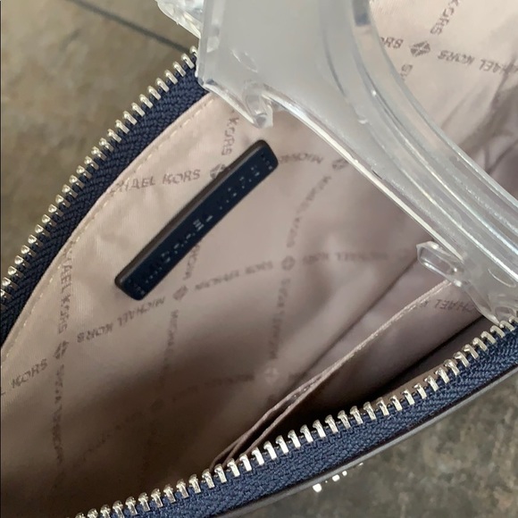 MICHAEL KORS JET SET ITEM LG GUSSET WRISTLET Navy - Picture 7 of 16